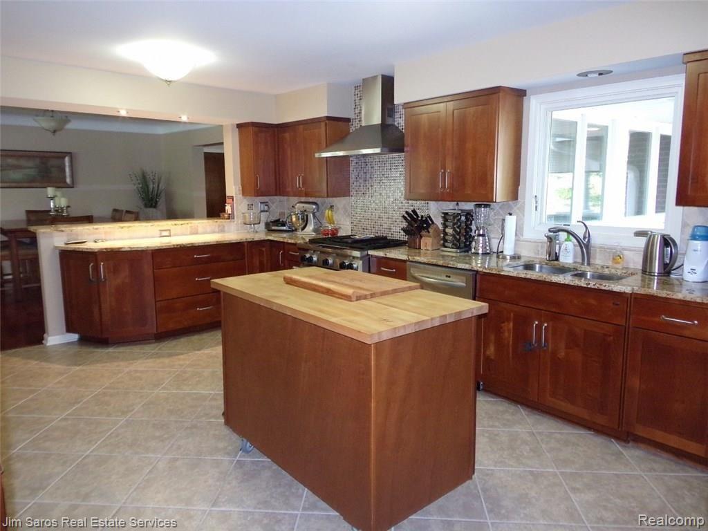 1070 North Renaud Road Grosse Pointe, MI 48236 - Photo 29 of 47 100_0052 (1280x960).jpg