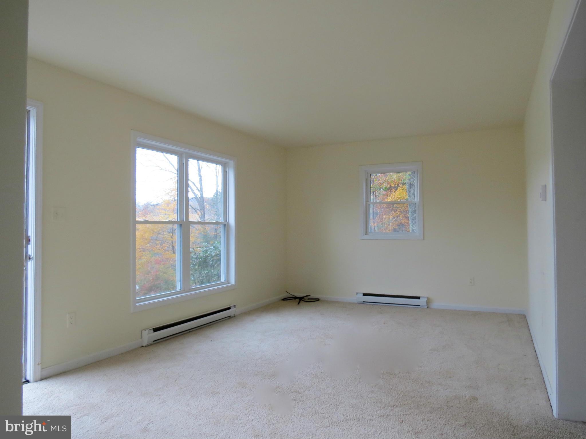 14176 Hume Road Hume, VA 22639 - Photo 9 of 12 Living Room