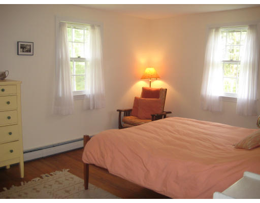 88 Heatherstone Road Amherst, MA 01002 - Photo 11 of 14