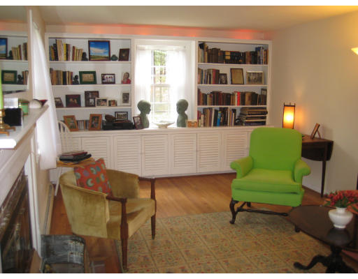88 Heatherstone Road Amherst, MA 01002 - Photo 3 of 14