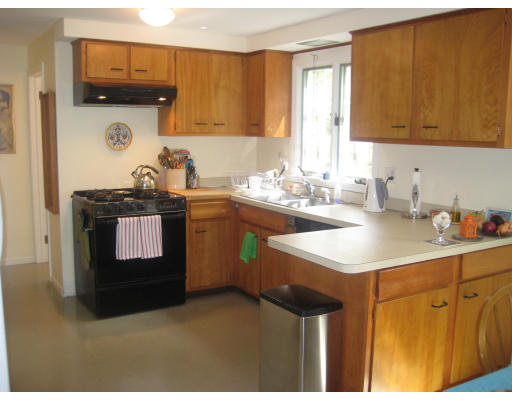 88 Heatherstone Road Amherst, MA 01002 - Photo 6 of 14
