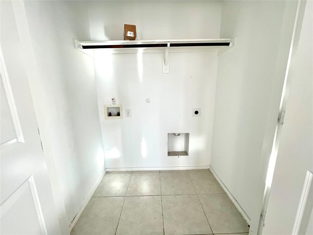 5711 Bristle Leaf Drive Princeton, TX 75407 - Photo 17 of 23 a view of a walk in closet