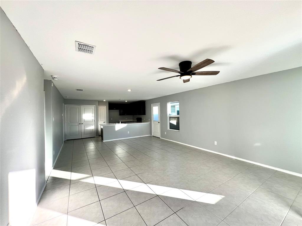 5711 Bristle Leaf Drive Princeton, TX 75407 - Photo 4 of 23 a view of a livingroom with a ceiling fan and window