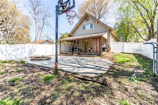 $165,000 | 401 East Jackson Street, Windsor, MO 65360