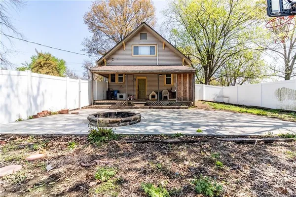 $165,000 | 401 East Jackson Street, Windsor, MO 65360