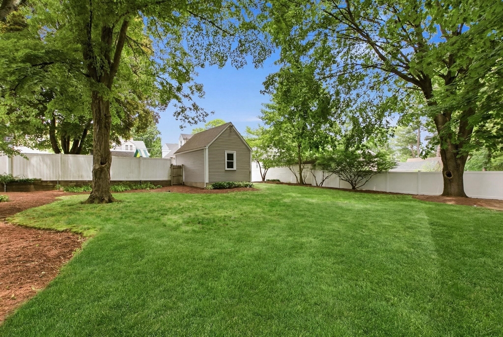 27 Topping Road Andover, MA 01810 - Photo 3 of 36