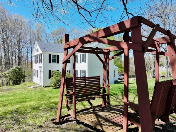 $495,000 | 11 Whittemore Road, Sturbridge, MA 01566