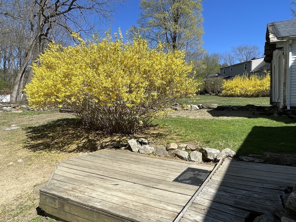 11 Whittemore Road Sturbridge, MA 01566 - Photo 8 of 42