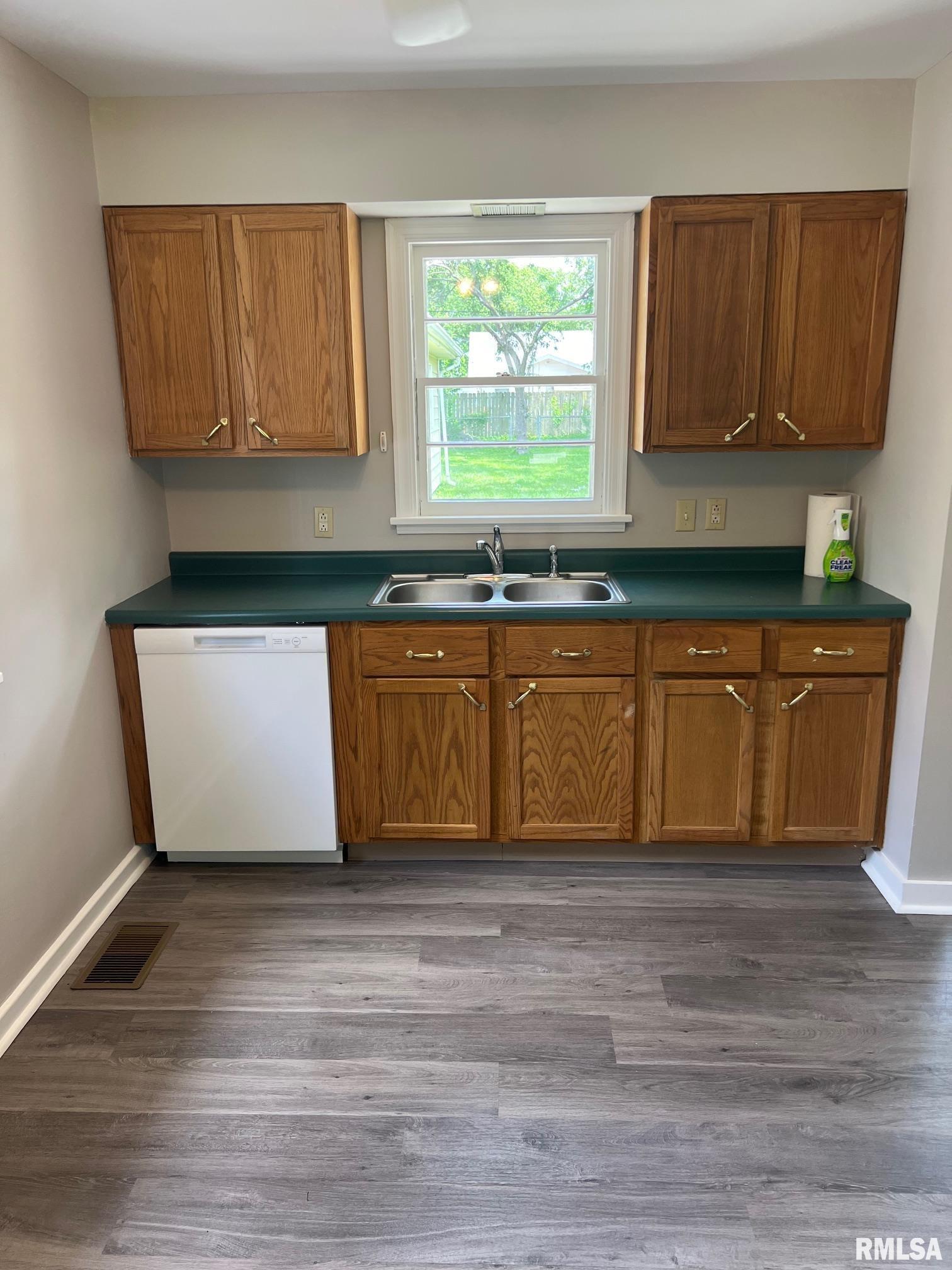 3412 South 3rd Street Springfield, IL 62703 - Photo 4 of 15