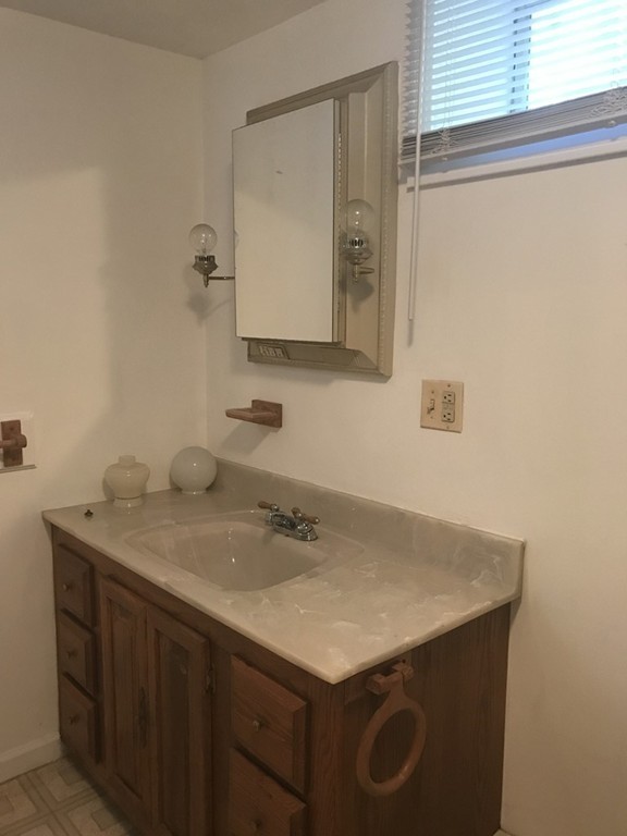 223 Drexel Street Springfield, MA 01104 - Photo 13 of 21