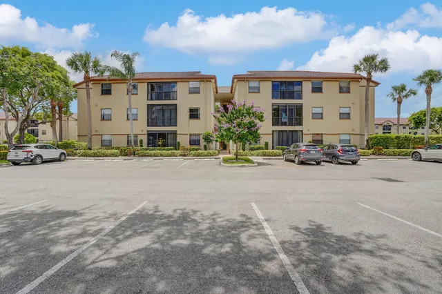 $200,000 | 5155 Europa Drive, Unit I, Boynton Beach, FL 33437