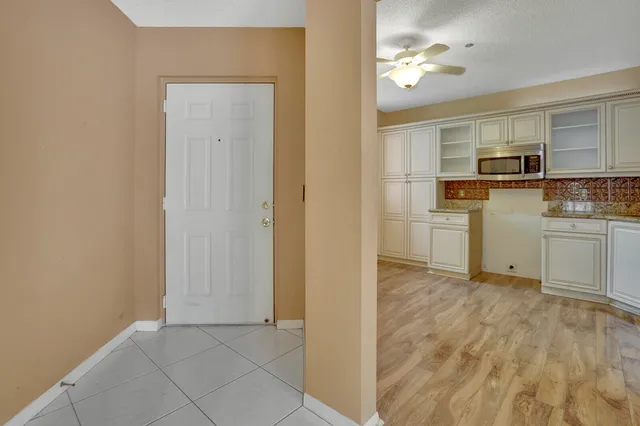 $200,000 | 5155 Europa Drive, Unit I, Boynton Beach, FL 33437