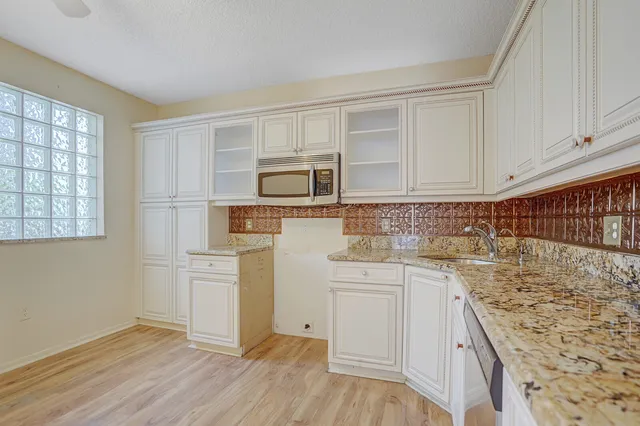 $200,000 | 5155 Europa Drive, Unit I, Boynton Beach, FL 33437