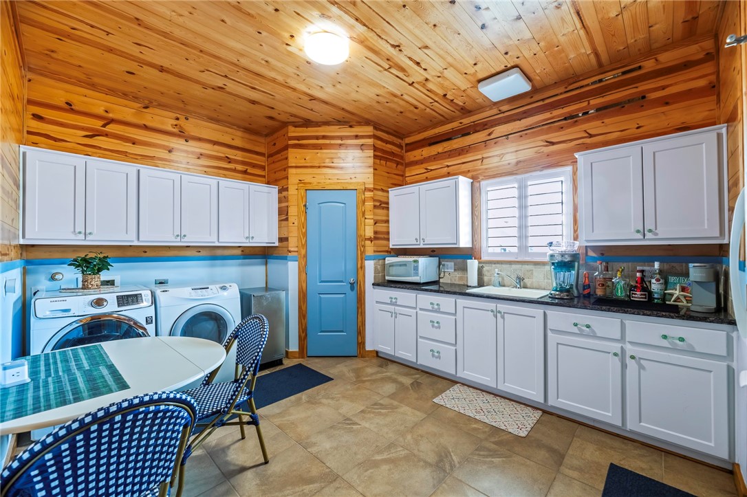 70 Copano Ridge Road Rockport, TX 78382 - Photo 26 of 40 a view of a kitchen with electric appliances and cabinets