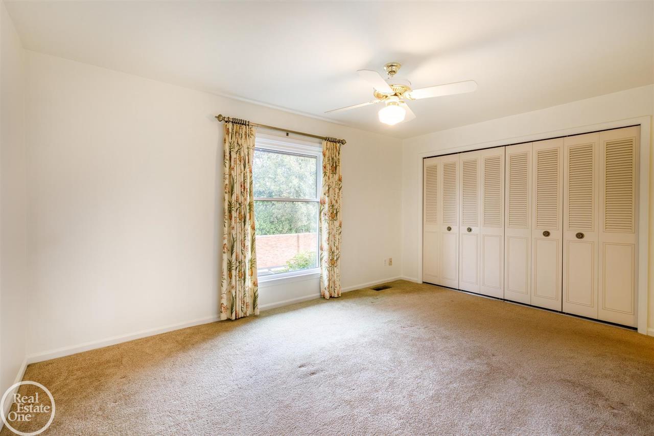 1720 Vernier Road Grosse Pointe, MI 48236 - Photo 23 of 35 50055356-22.JPG