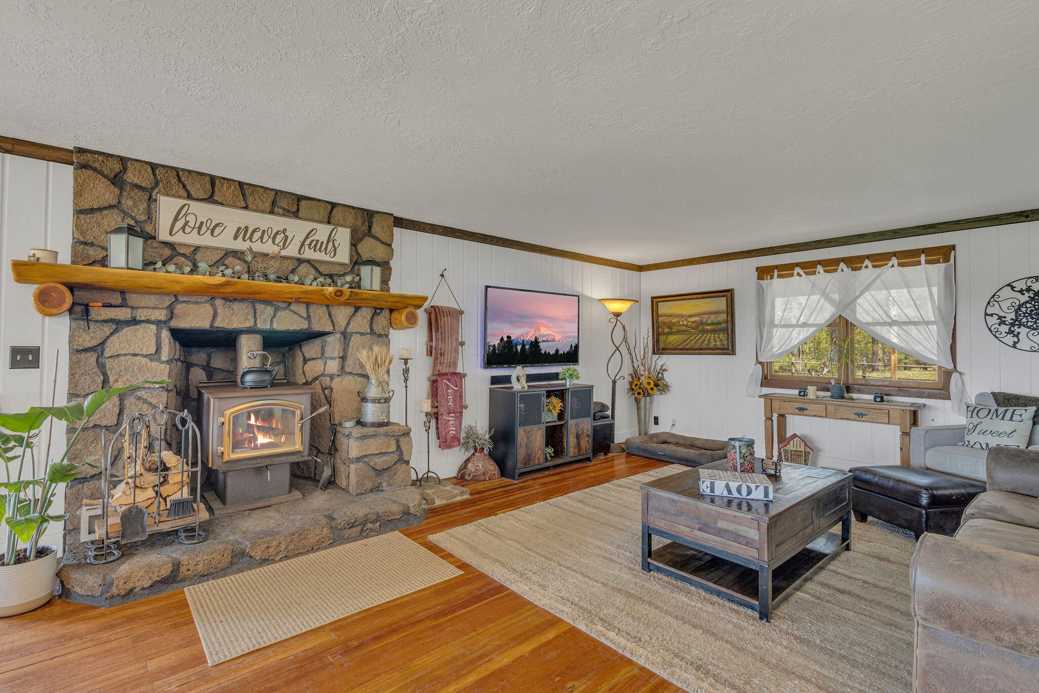 54445 Huntington Road Bend, OR 97707 - Photo 30 of 106 54445_Huntington_Rd-43