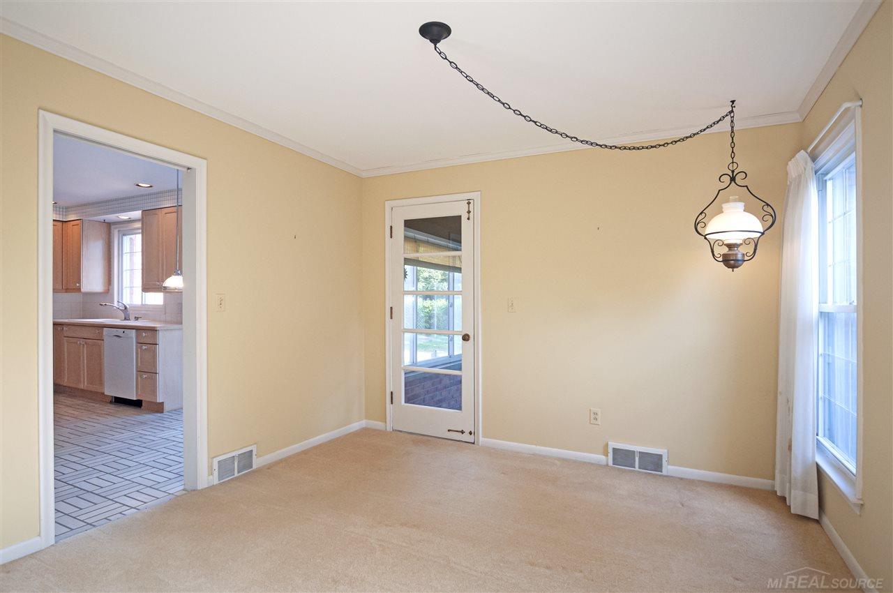 88 Roslyn Road Grosse Pointe Shores, MI 48236 - Photo 9 of 43