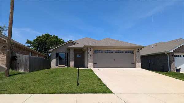 $1,600 | 504 Northwest 62nd Avenue, Bentonville, AR 72713