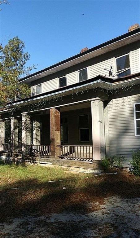 a front view of house with yard