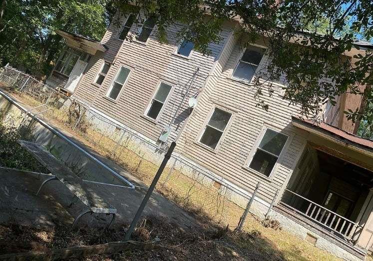 114 East Adams Street Sparta, GA 31087 - Photo 4 of 17 a view of a patio with a yard