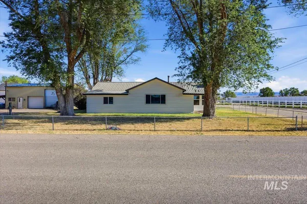 $399,900 | 956 Southeast Hamilton Road, Mountain Home, ID 83647