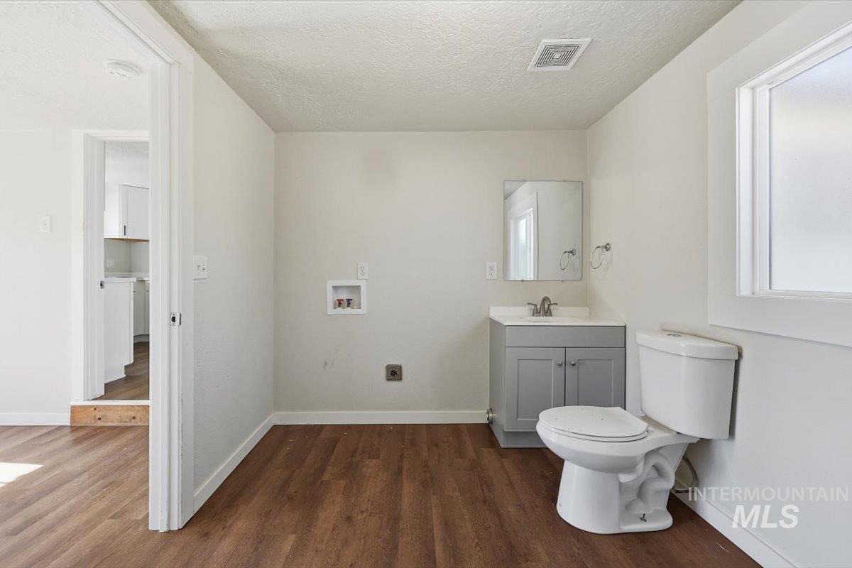 956 Southeast Hamilton Road Mountain Home, ID 83647 - Photo 20 of 34 Versatile utility space featuring wood-finish flooring and a neutral color palette