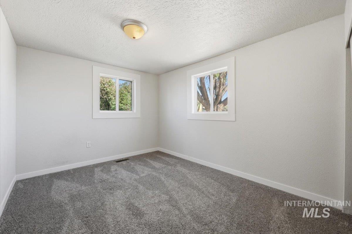 956 Southeast Hamilton Road Mountain Home, ID 83647 - Photo 27 of 34 Room featuring neutral wall finishes and gray carpeting