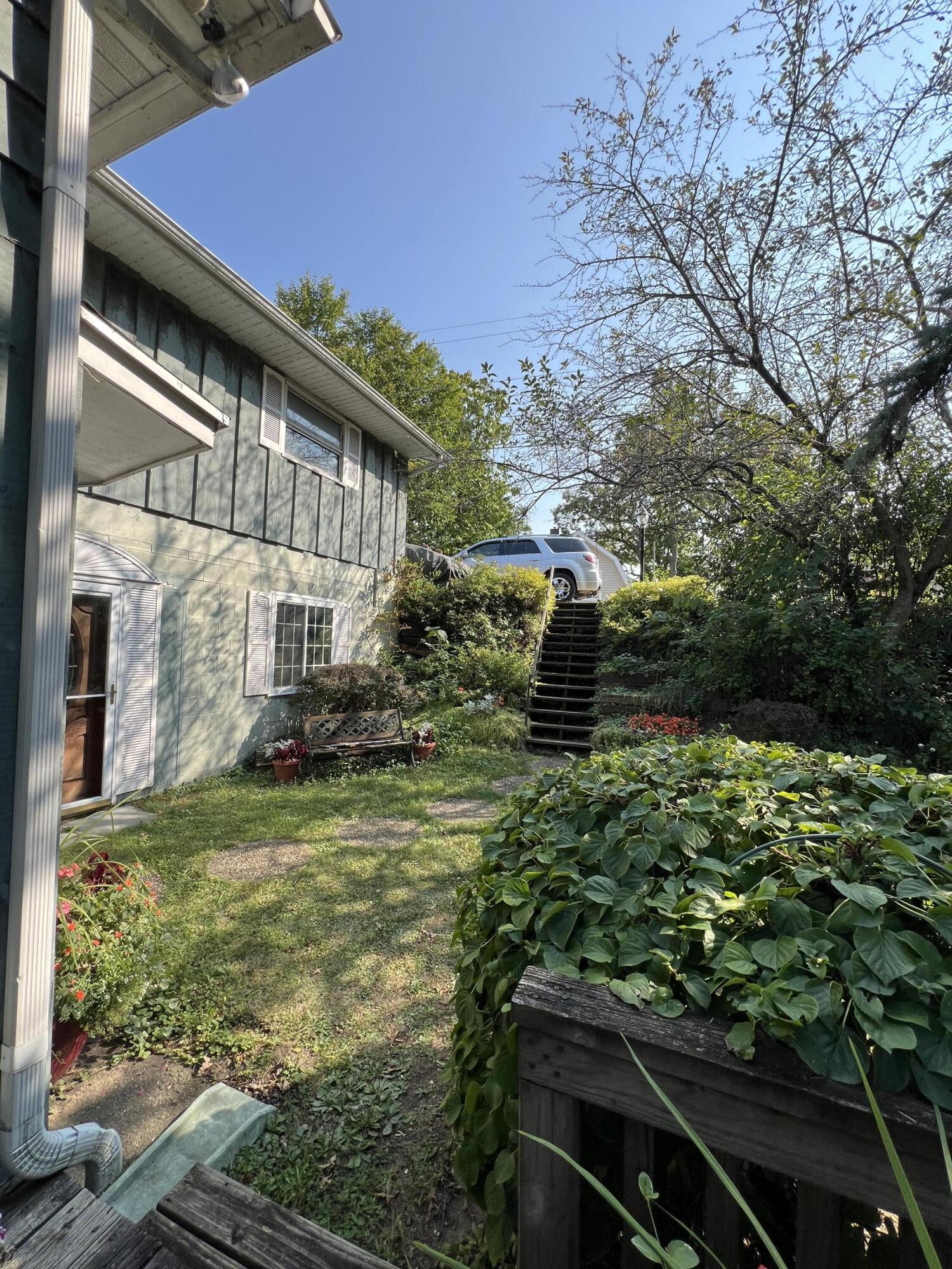 N53-w34956 Rd B Oconomowoc, WI 53069 - Photo 12 of 42 Stairs to parking