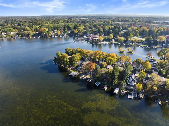 $1,199,000 | N53-w34956 Rd B, Oconomowoc, WI 53069