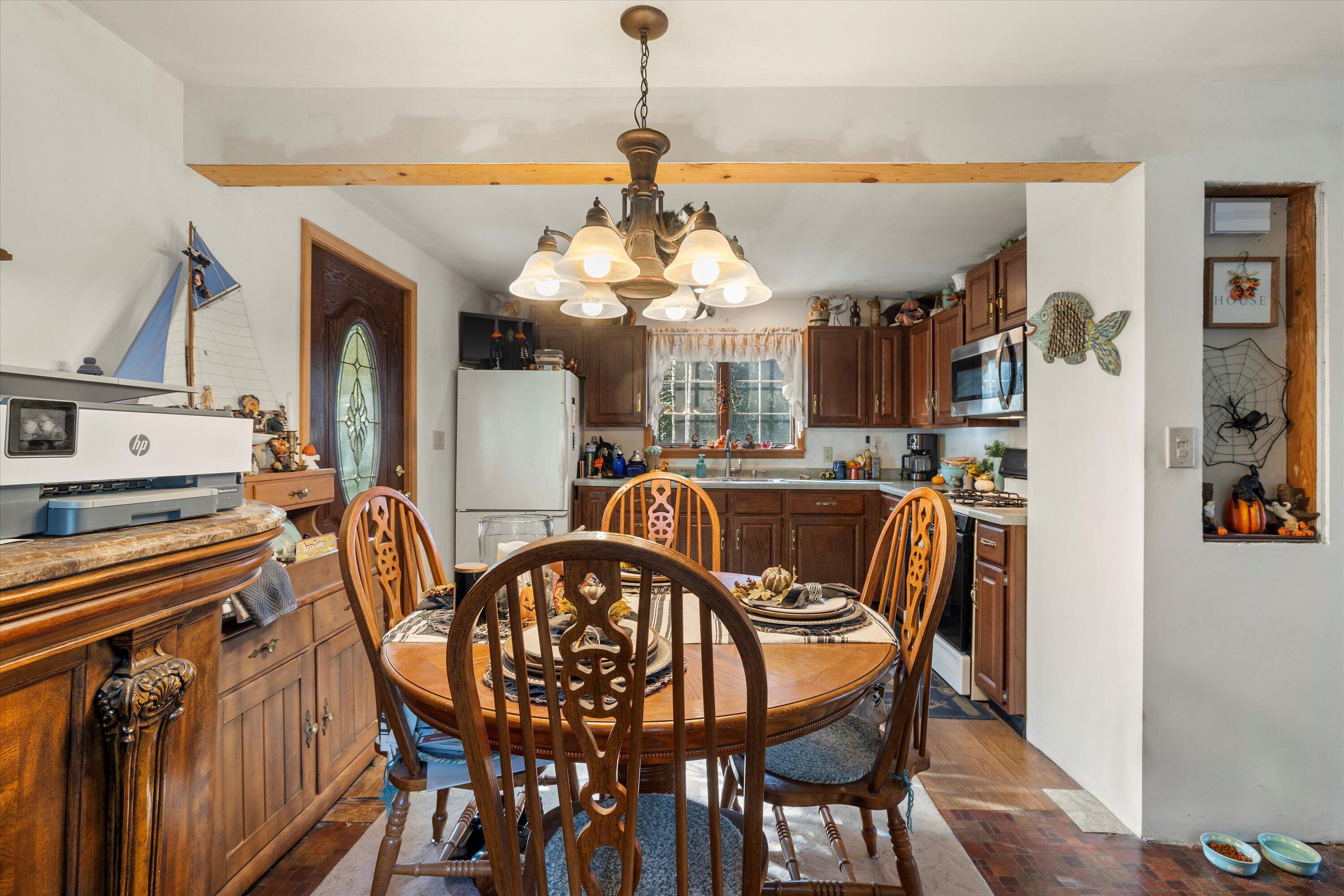N53-w34956 Rd B Oconomowoc, WI 53069 - Photo 23 of 42 Dining Room