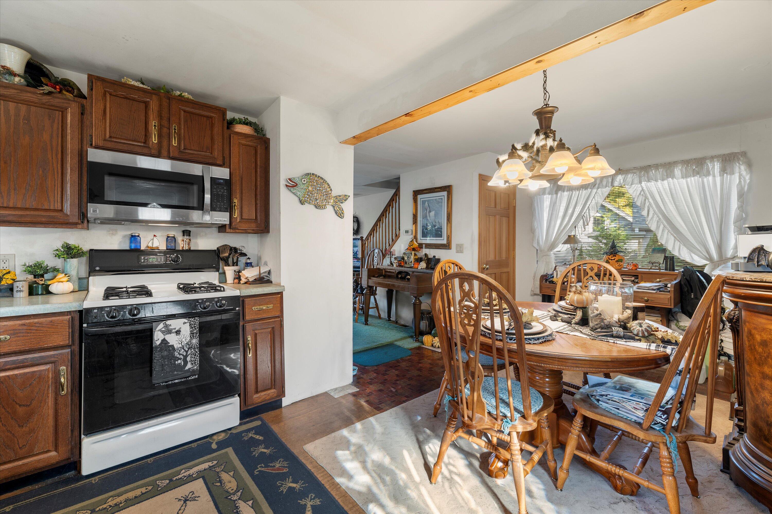 N53-w34956 Rd B Oconomowoc, WI 53069 - Photo 24 of 42 Dining room