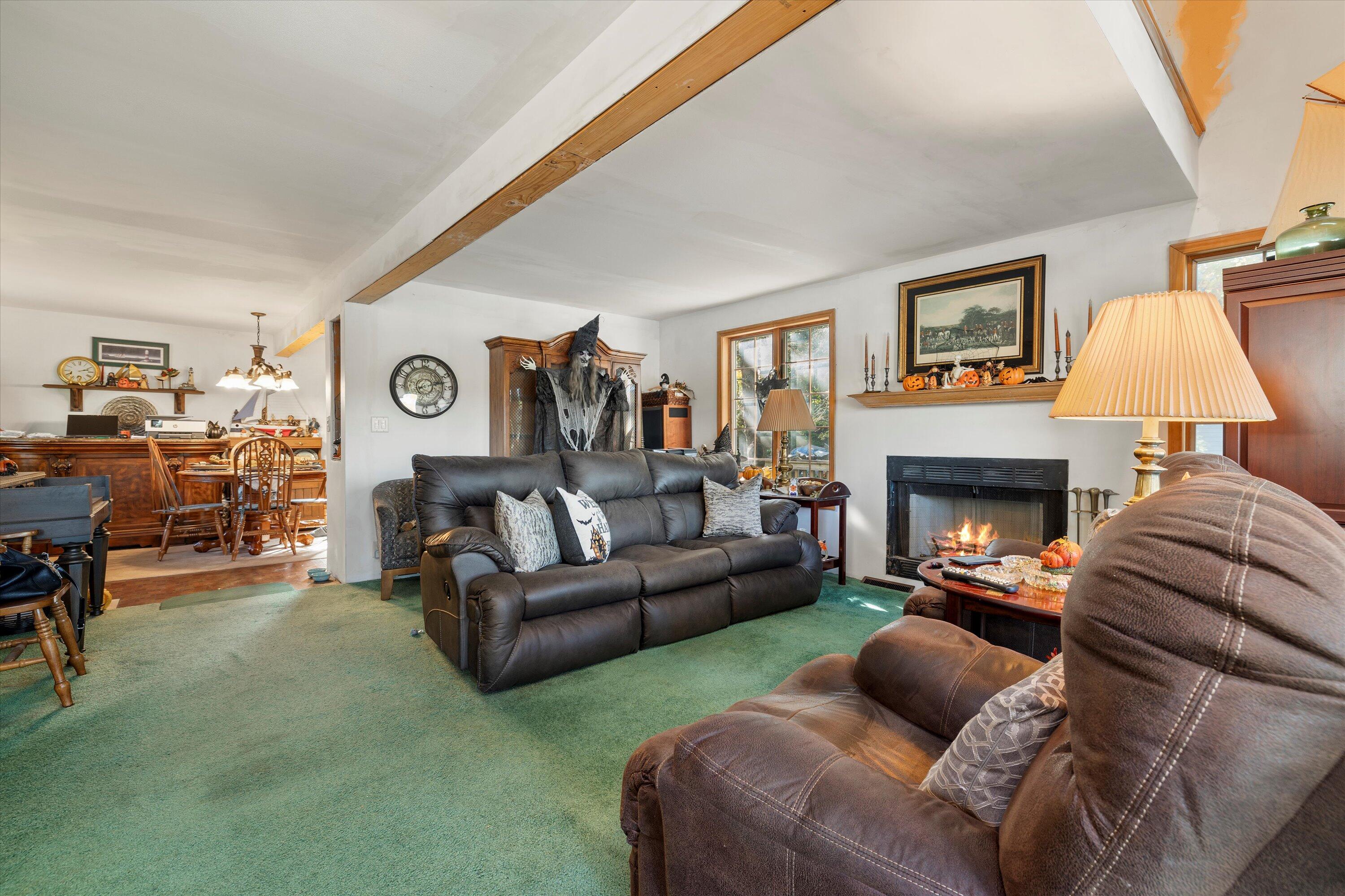 N53-w34956 Rd B Oconomowoc, WI 53069 - Photo 26 of 42 Living Room