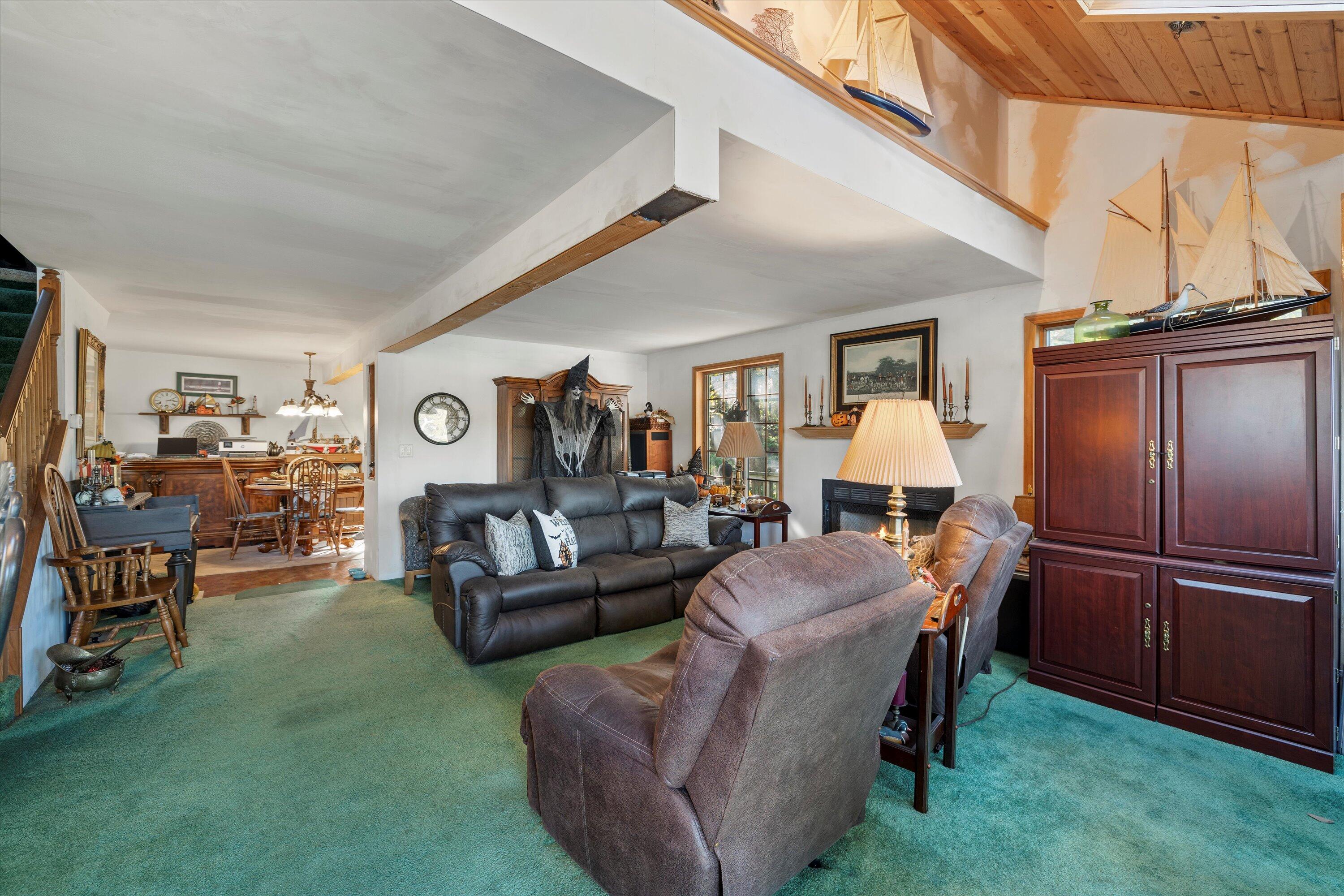 N53-w34956 Rd B Oconomowoc, WI 53069 - Photo 27 of 42 Living Room