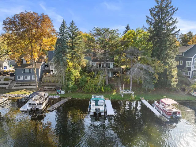 $1,199,000 | N53-w34956 Rd B, Oconomowoc, WI 53069