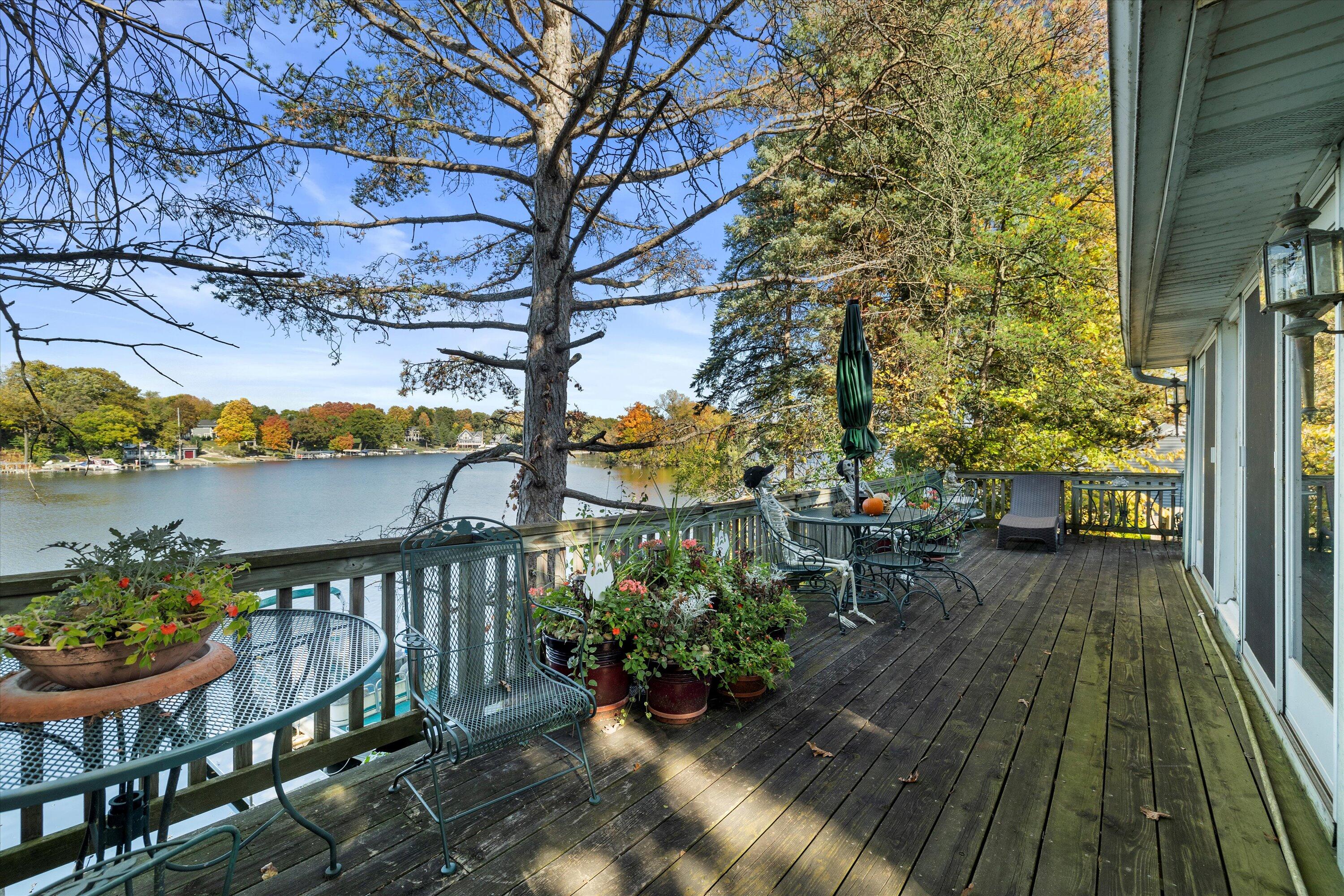 N53-w34956 Rd B Oconomowoc, WI 53069 - Photo 31 of 42 wrap around deck