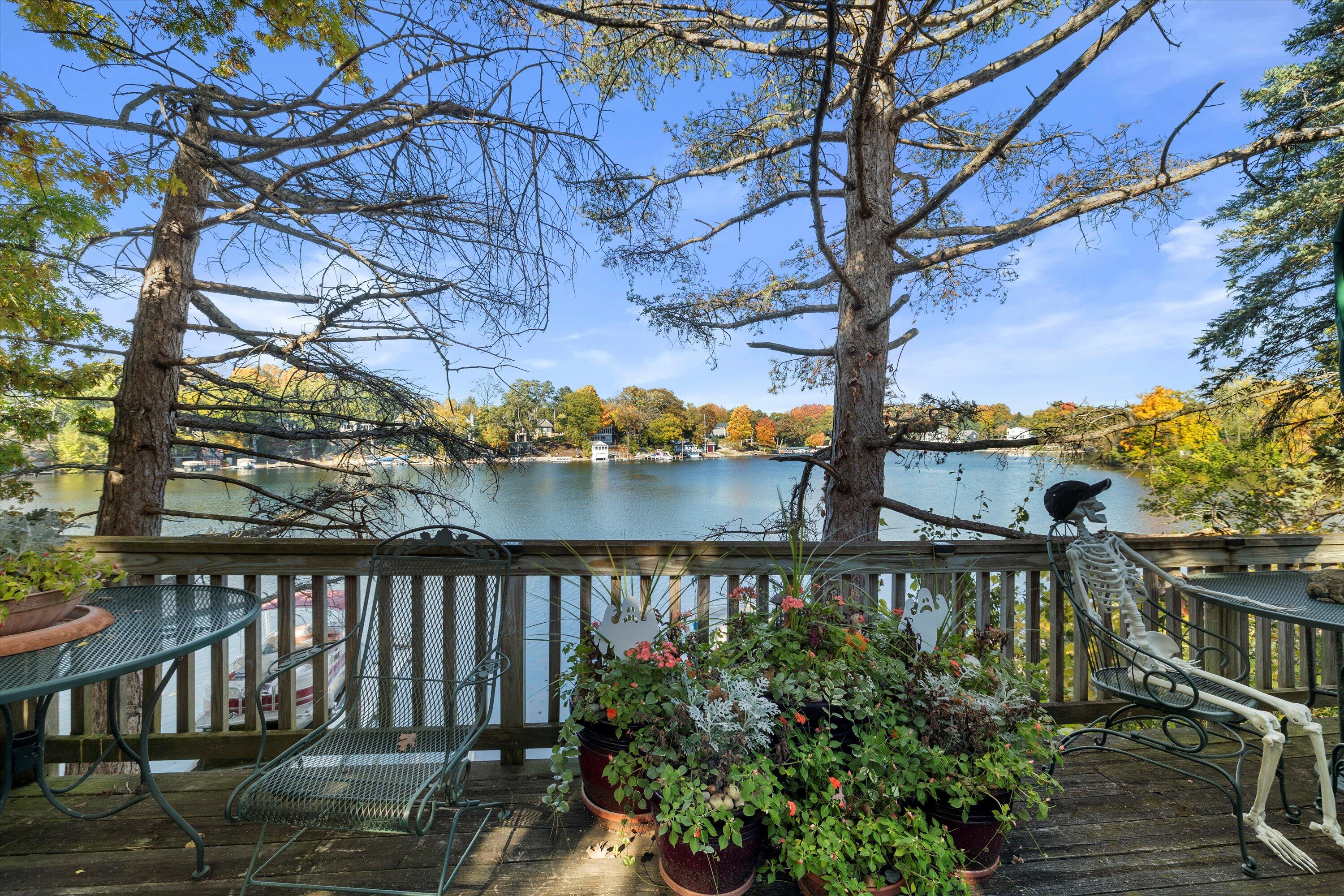 N53-w34956 Rd B Oconomowoc, WI 53069 - Photo 32 of 42 wrap around deck