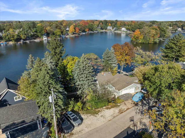$1,199,000 | N53-w34956 Rd B, Oconomowoc, WI 53069