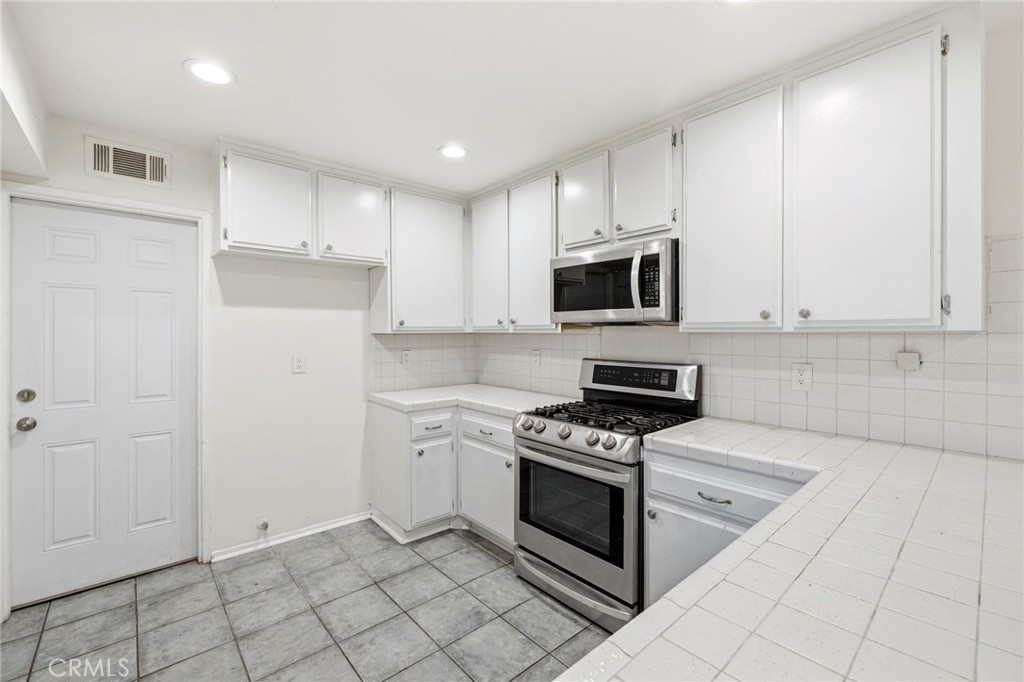 4502 Lubbock Drive, Unit D Simi Valley, CA 93063 - Photo 24 of 37