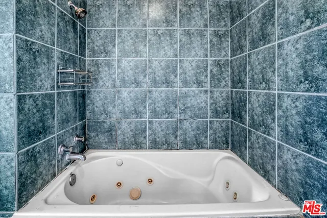 $2,650,000 | 11 20th Avenue, Venice, CA 90291