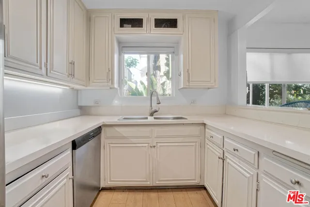 $2,650,000 | 11 20th Avenue, Venice, CA 90291