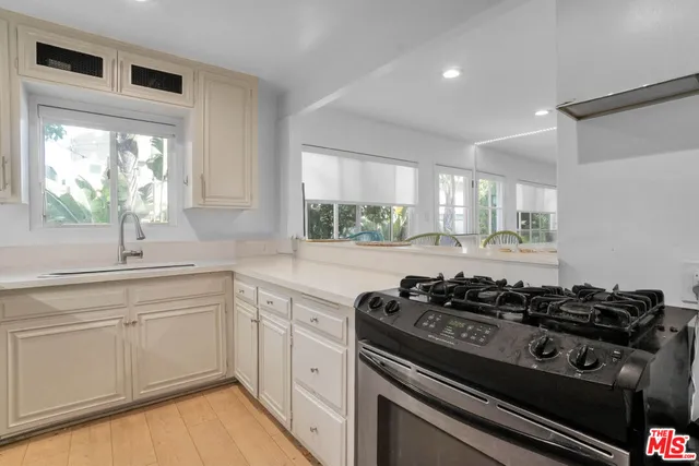 $2,650,000 | 11 20th Avenue, Venice, CA 90291