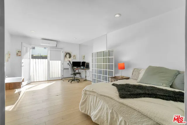 $2,650,000 | 11 20th Avenue, Venice, CA 90291