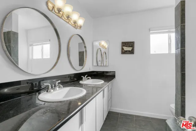 $2,650,000 | 11 20th Avenue, Venice, CA 90291