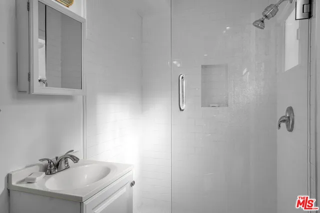 $2,650,000 | 11 20th Avenue, Venice, CA 90291