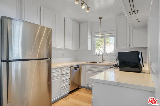 $2,650,000 | 11 20th Avenue, Venice, CA 90291