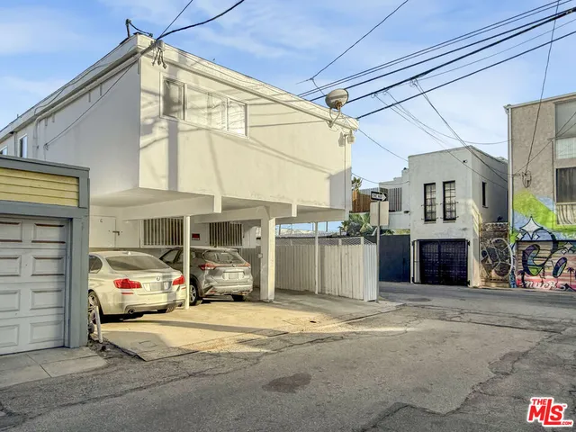 $2,650,000 | 11 20th Avenue, Venice, CA 90291