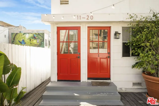 $2,650,000 | 11 20th Avenue, Venice, CA 90291