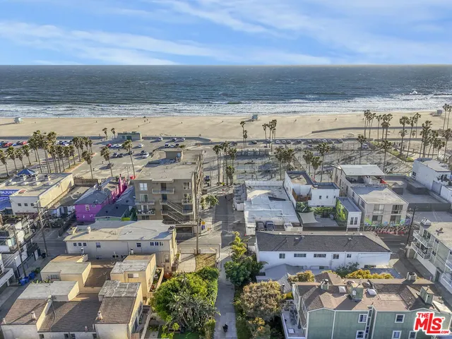 $2,650,000 | 11 20th Avenue, Venice, CA 90291