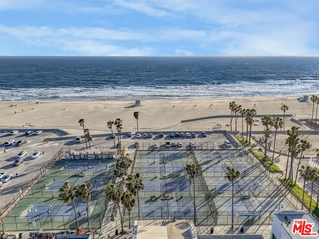 $2,650,000 | 11 20th Avenue, Venice, CA 90291