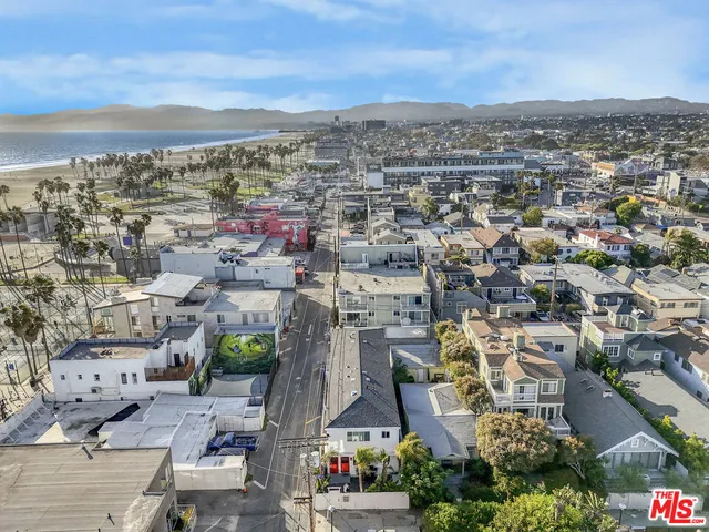 $2,650,000 | 11 20th Avenue, Venice, CA 90291